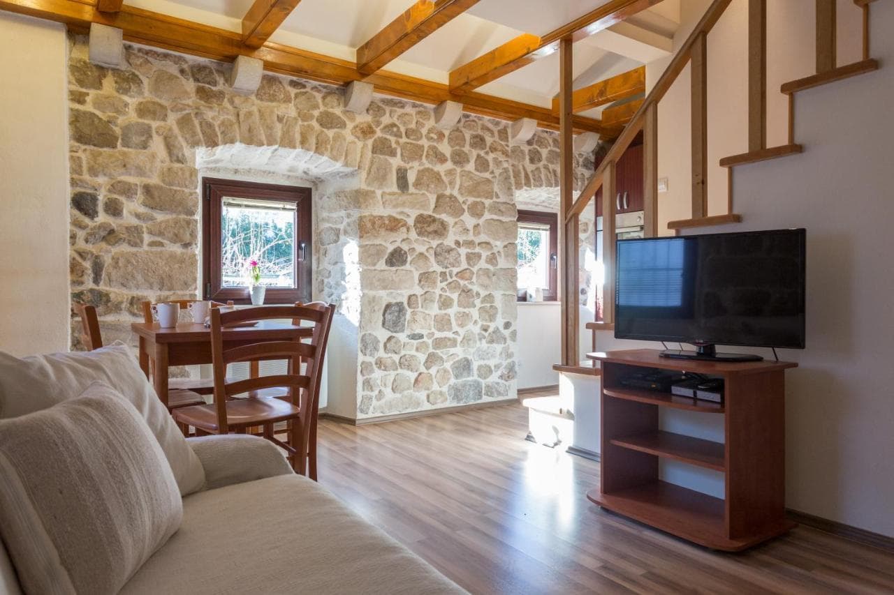 Hedera Estate, Hedera A20