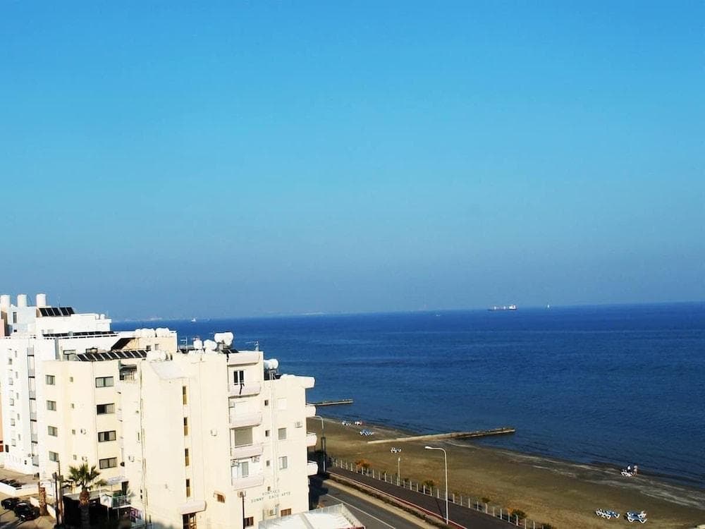 Sunrise Seaview Apartment