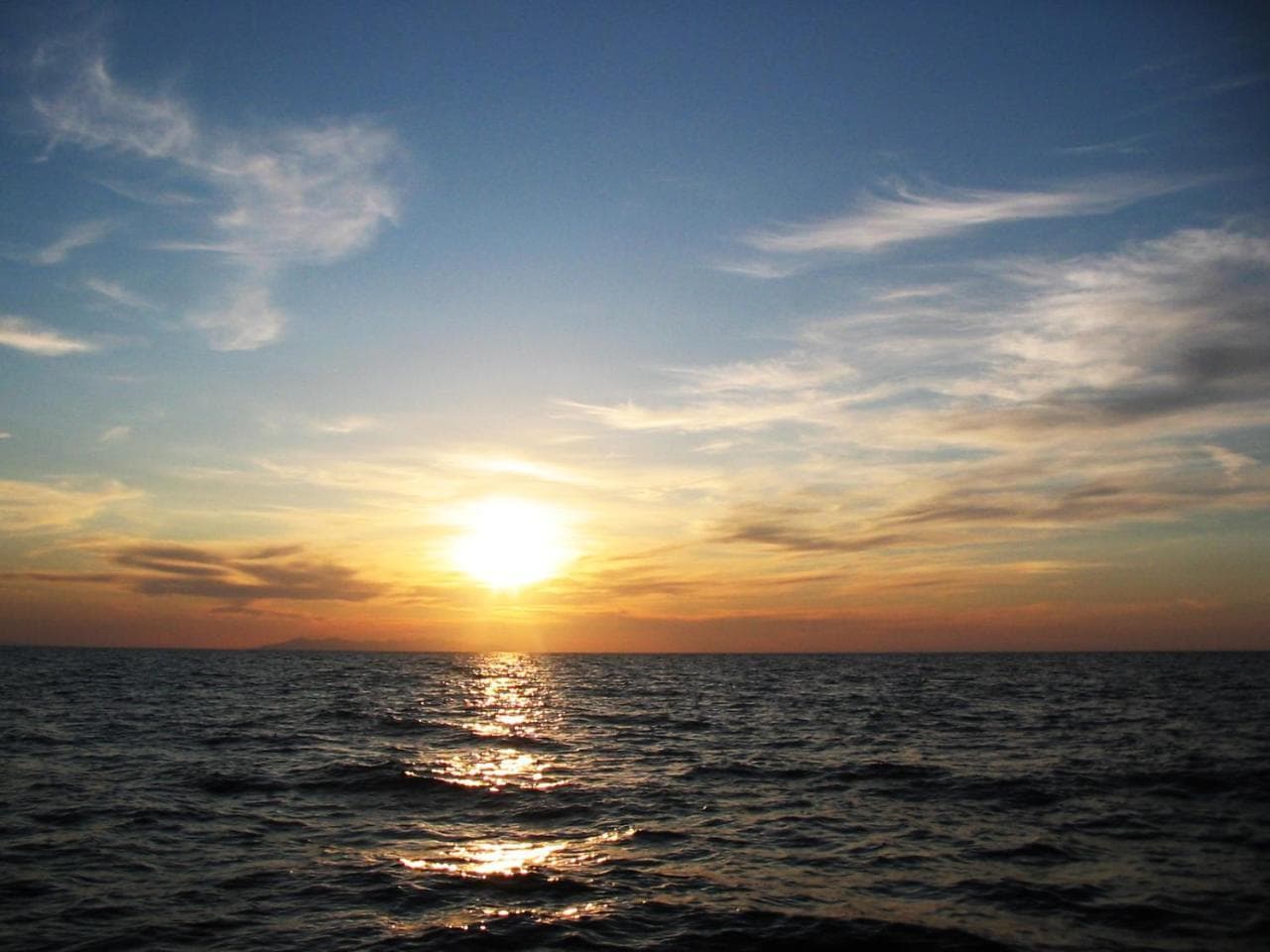 Aphotel Paraiso Del Sur in Centro Citta, Wifi Personale, Vista Mare Con Terrazza, Ristoranti E Pub Adiacenti, Taxi E Bus, Atelier Cura Alla Persona, Farmacia Con Medico