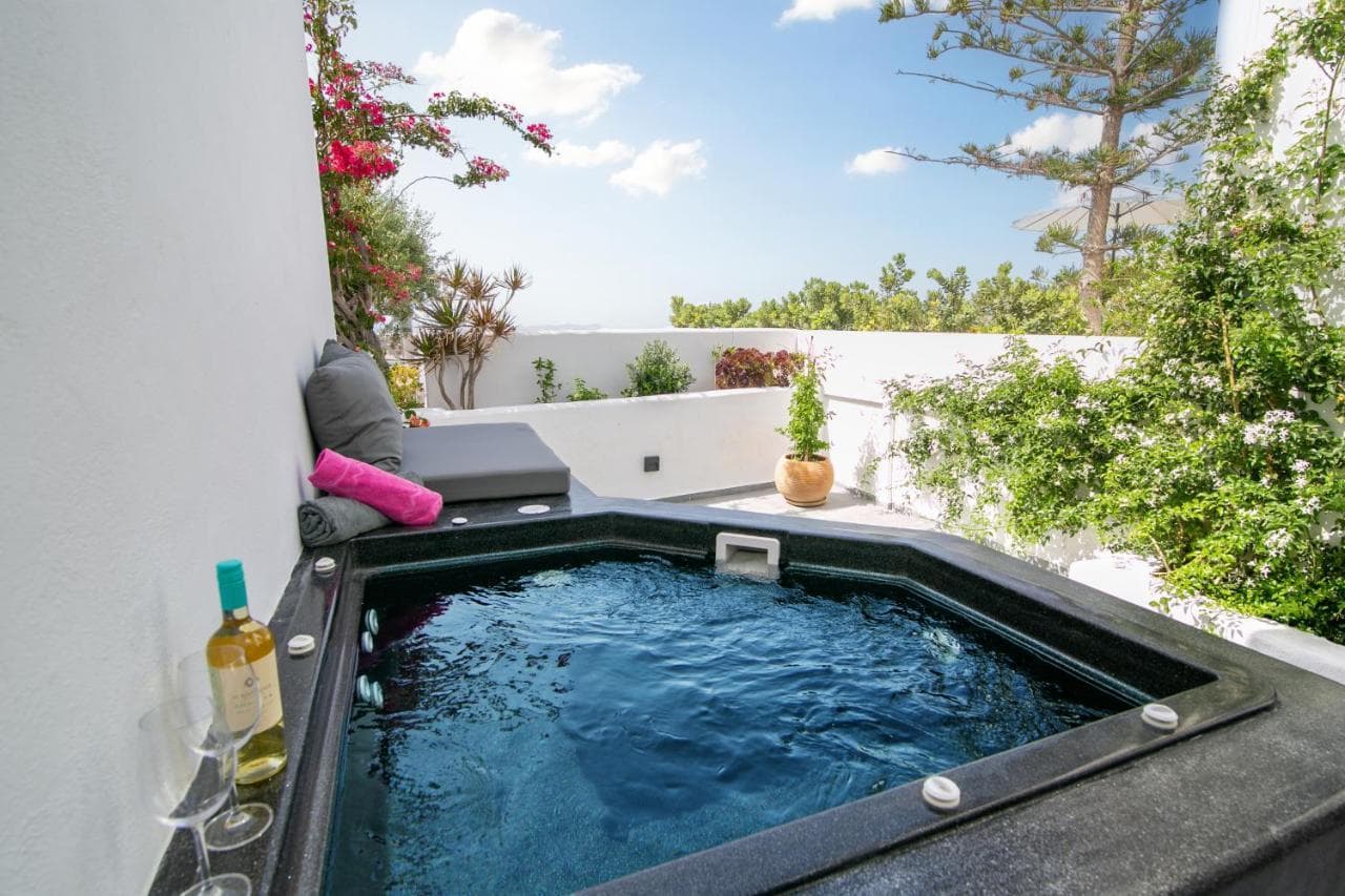 Sensia Luxury Studio with Hot Tub