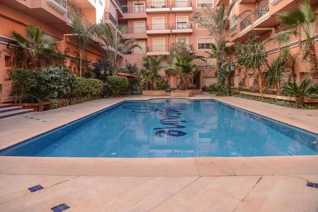 Schone Tolle Ausgestatte 122 M2 Ferienwohnung Nahe Majorelle Garden Und Gueliz Mit Poolblick Und Großem Balkon Und Terrasse