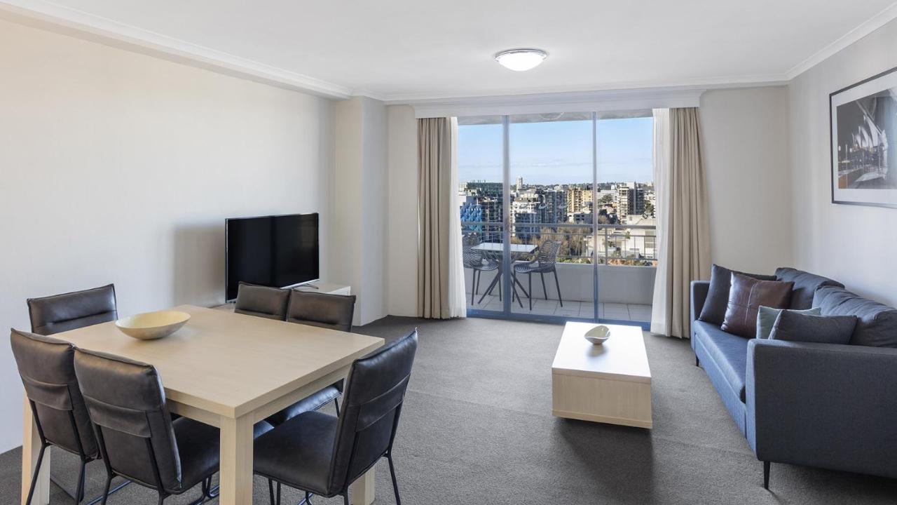 Oaks Sydney Castlereagh Suites 1