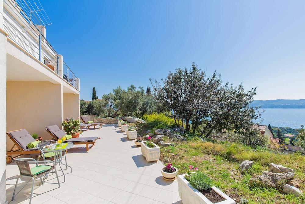 Residences Island View 1