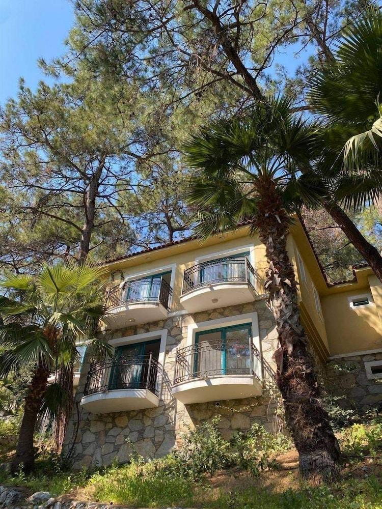 Club Bellamare Beach 2