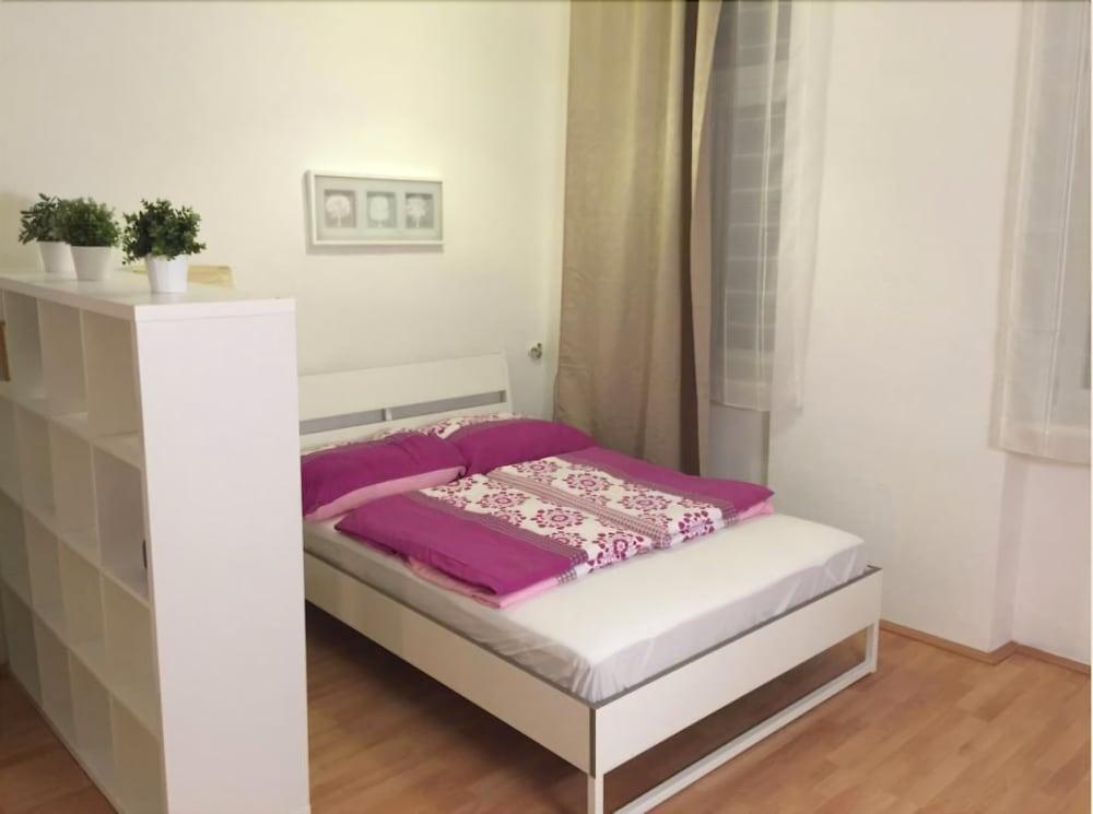 Apartment- Schottenfeldgasse 1