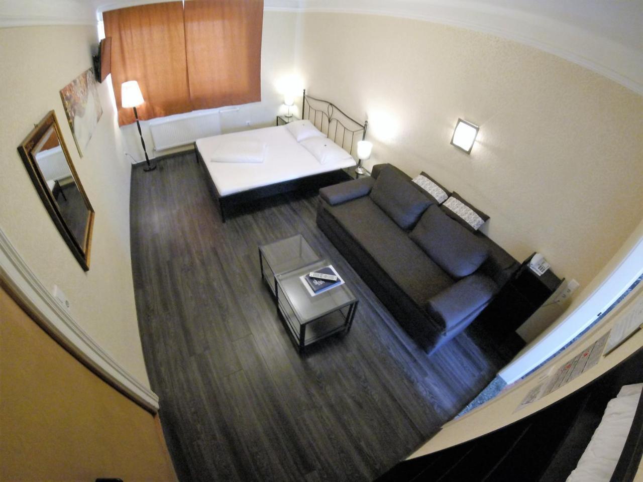 Goldene Spinne (Adults only) 2