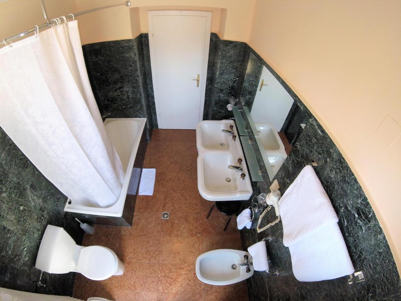 Goldene Spinne (Adults only) 1