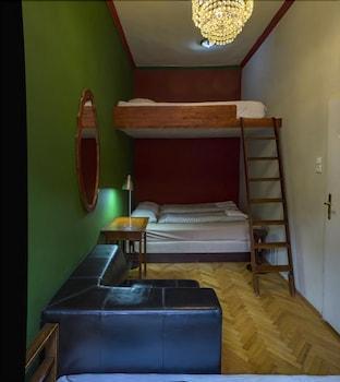 Santico Art Hotel And Hostel 1