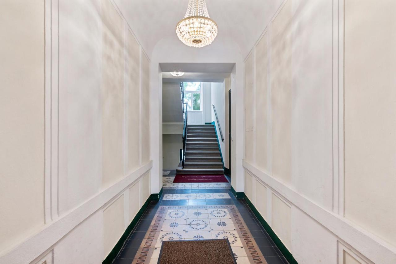 Imperial Apartments Schonbrunn 2