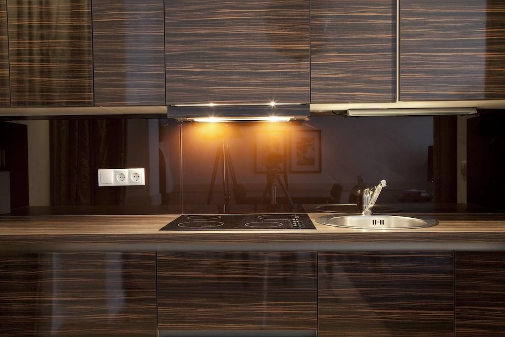 6 Rooms - Garnisongasse 1