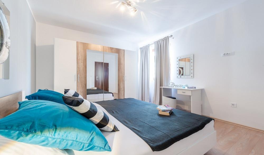 Apartments Made 4u 1