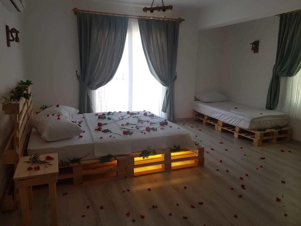 Zeytin Dali Butik Otel 1