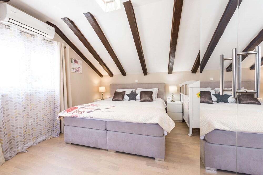 Vacation House Cavtat 1