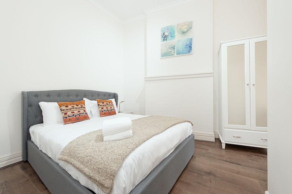 Stunning Sydney Home 1 2