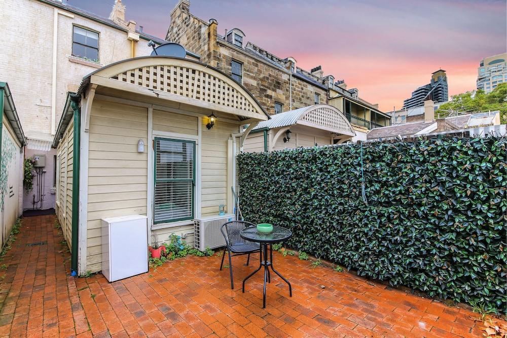 Waterview Terrace in Historic Rocks