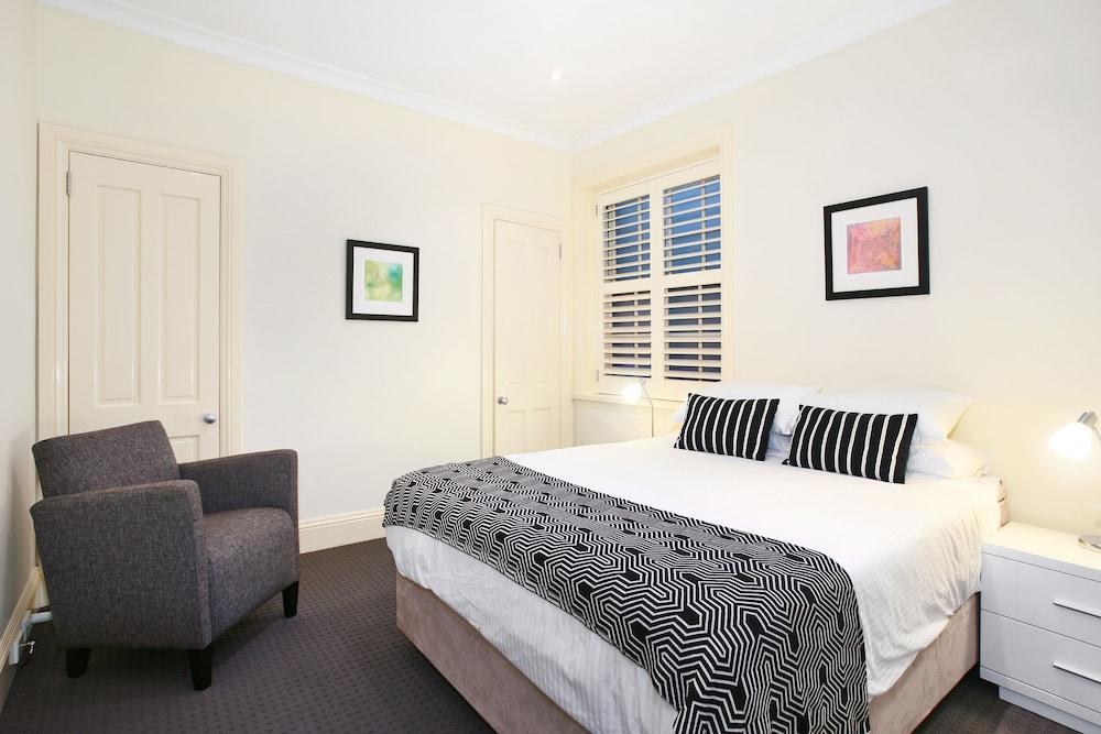 Art Deco in the Cul-De-Sac 1