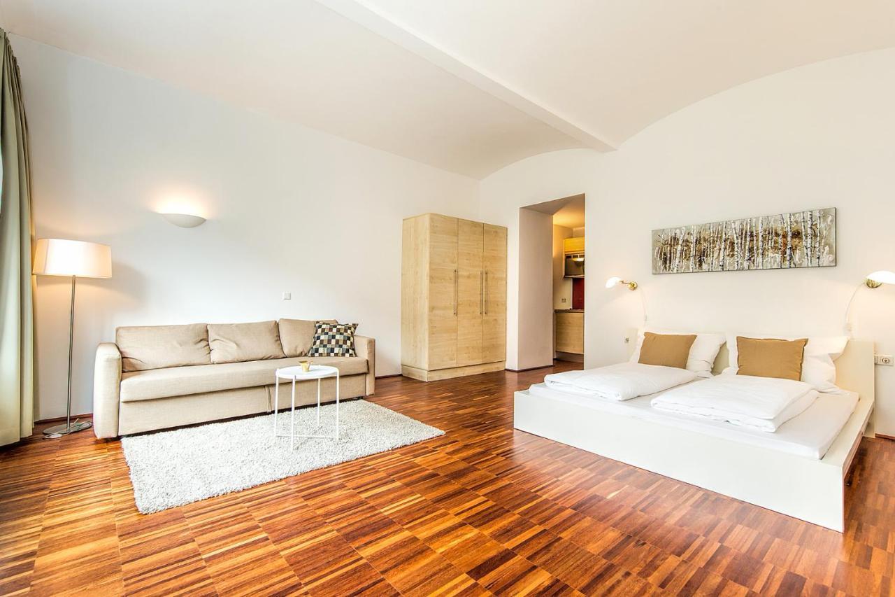 Beautiful Apartment in Vienna's Heart 2