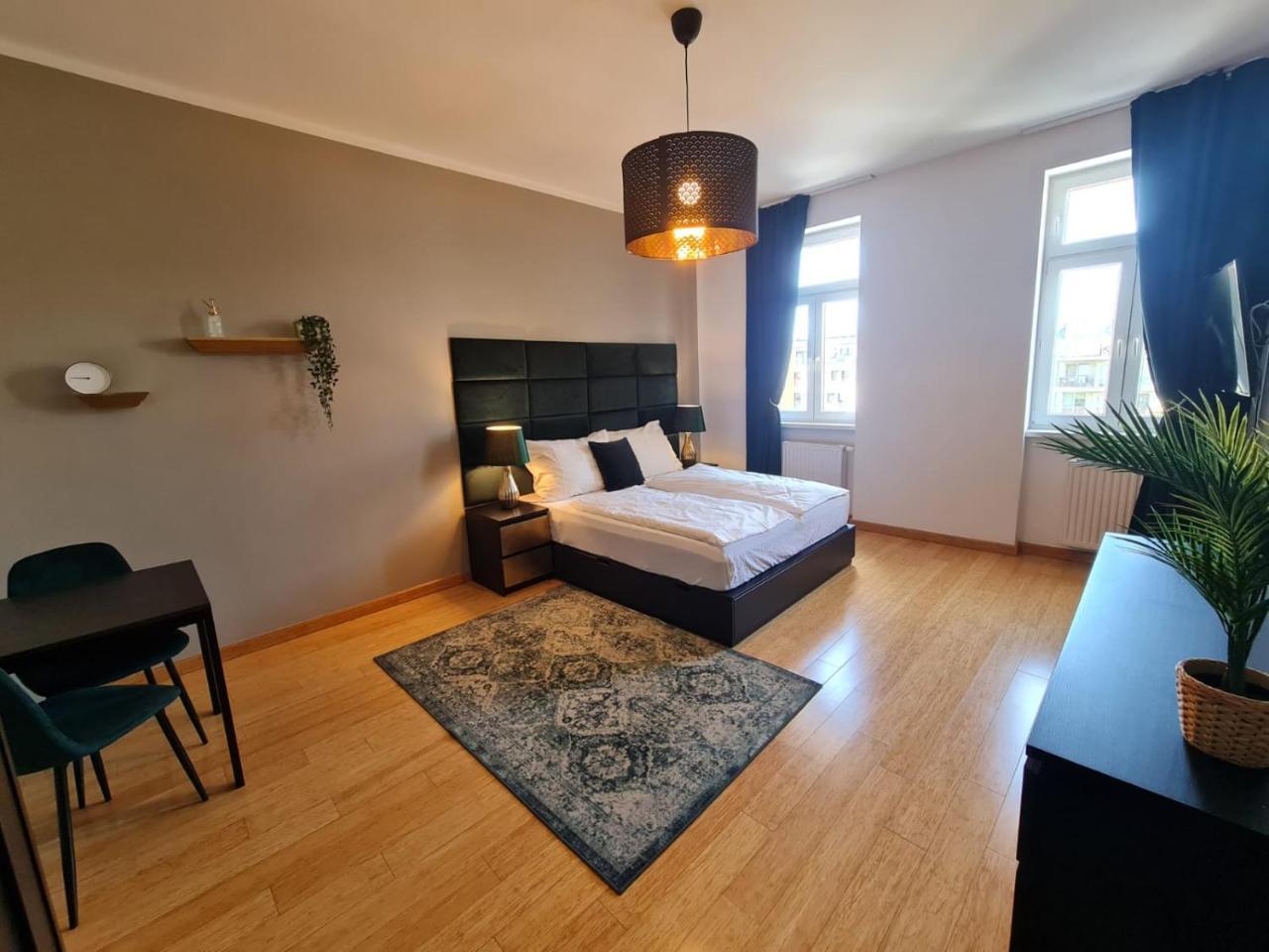 Between Schoenbrunn And City Center Apt 27 2