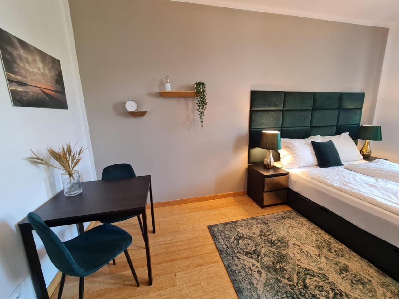 Between Schoenbrunn And City Center Apt 27 1