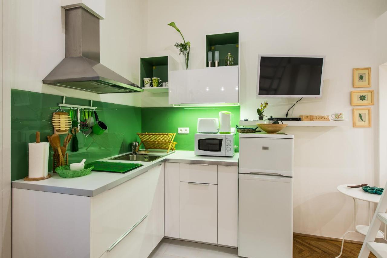Green Pearl Apartment at St Stephen' S Basilica