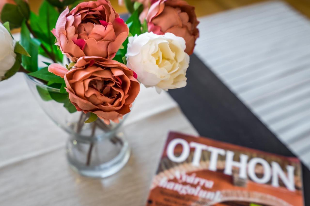 Bpr Golden Corner Suite with Balcony & A/C 2