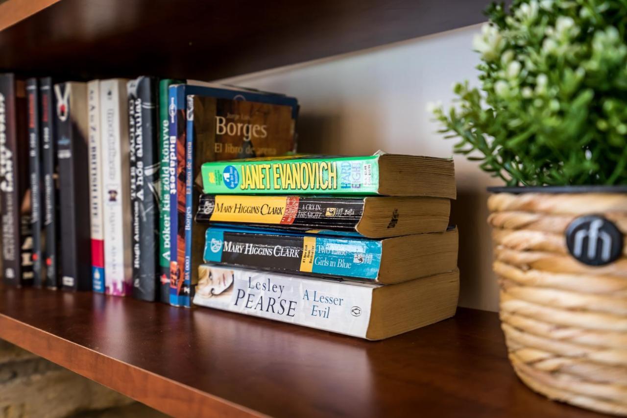 Bpr Golden Corner Suite with Balcony & A/C 1