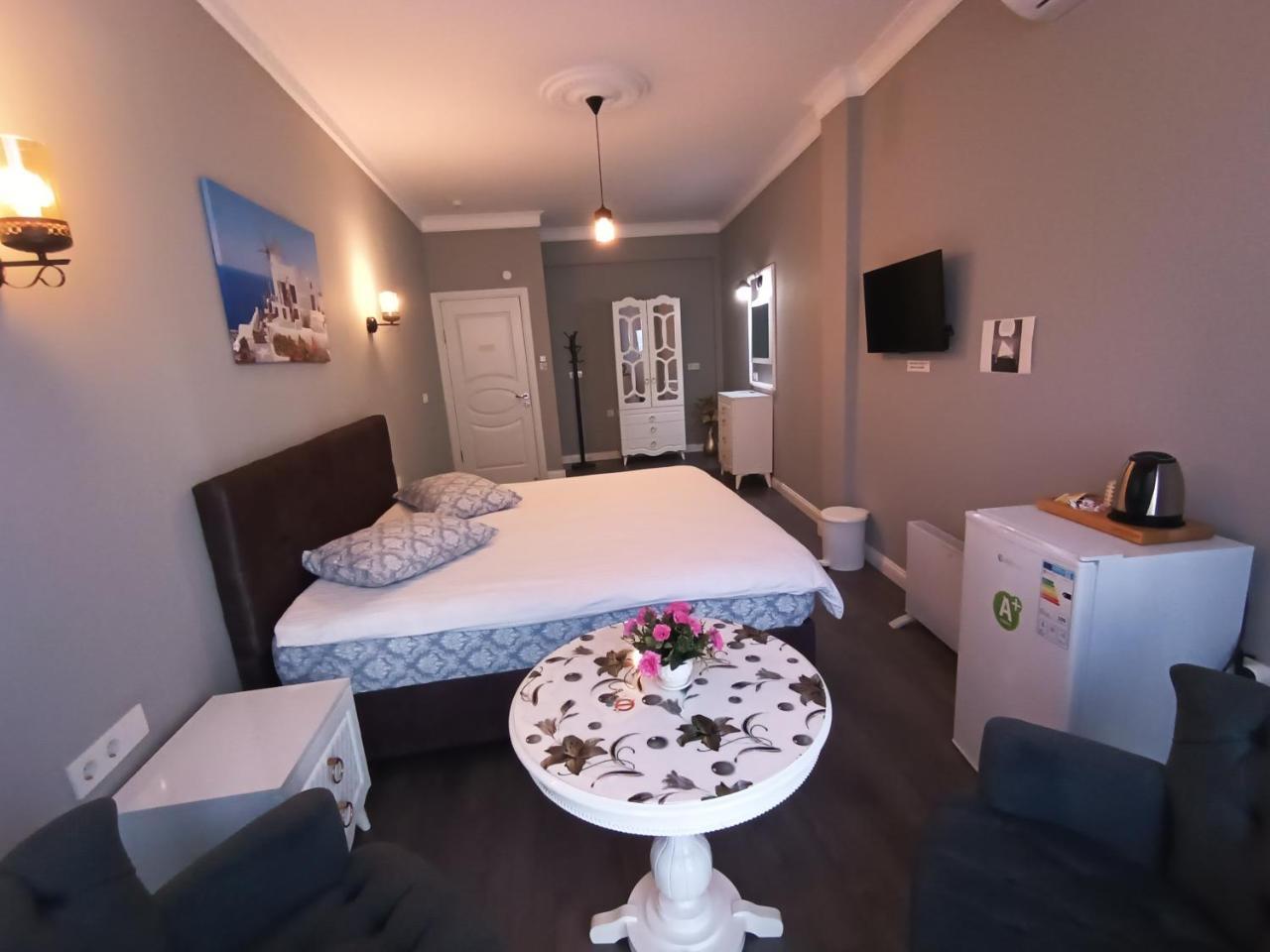 Little Palace Blue Apartment