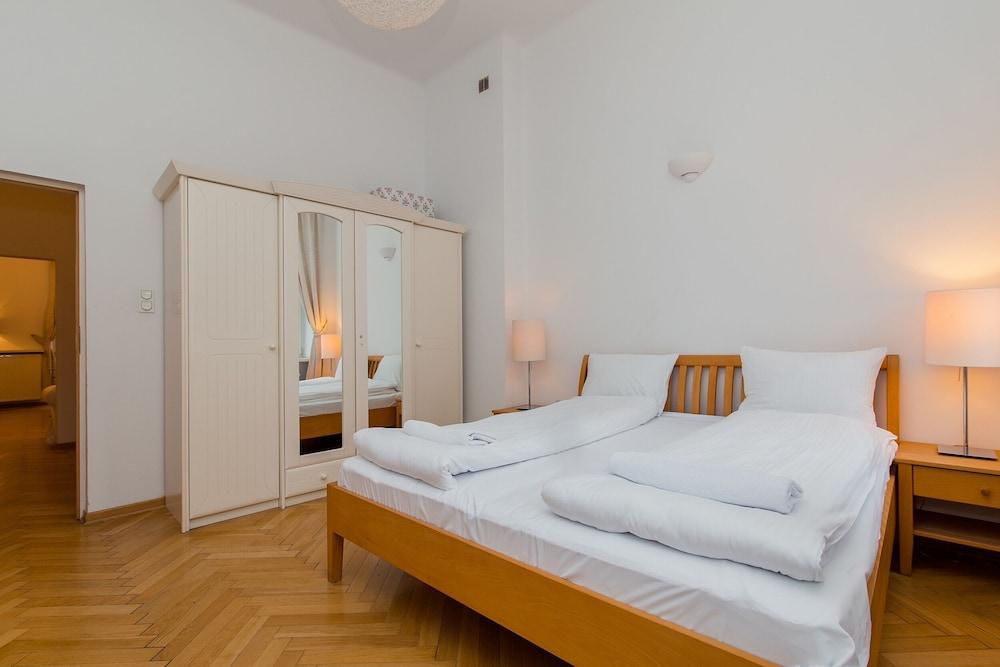 Shortstaypoland Boduena B75 1