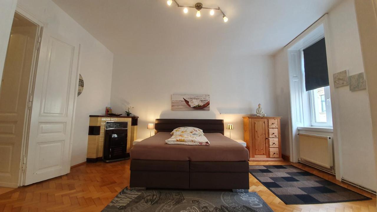 Gorgeous Viennese Apartment 10 Min To City Center 2