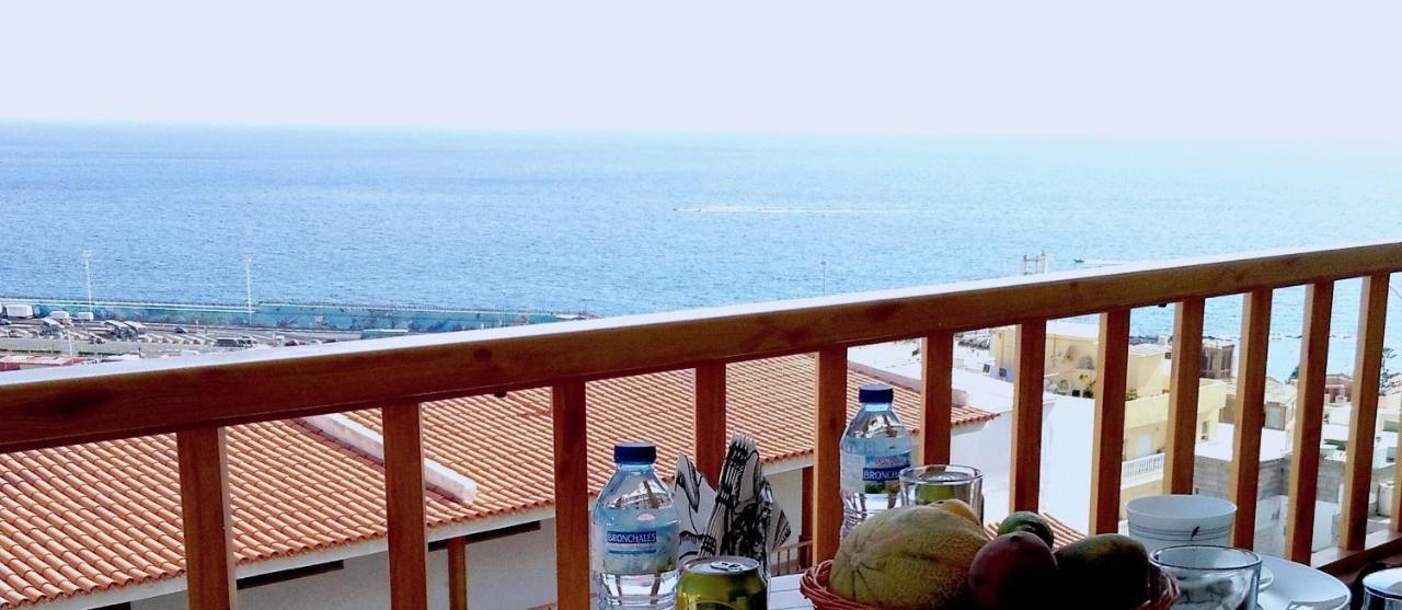 Ocean View Apartment Over Los Cristianos, Playa las Vistas