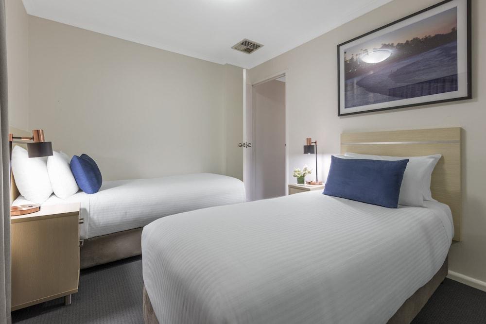 Oaks Sydney Goldsbrough Suites 1