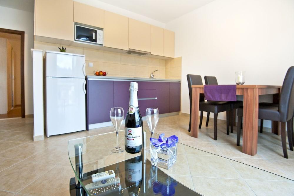 California Apartments II 1