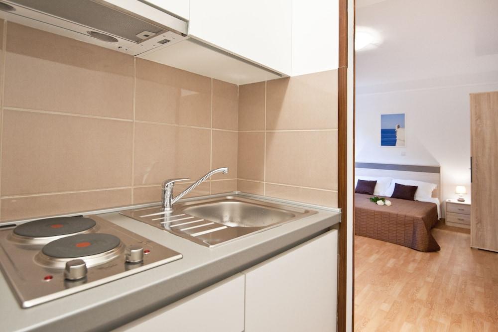 California Apartments II 2