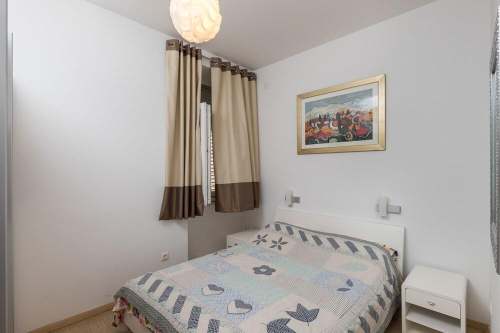 Apartment Van Gogh 1