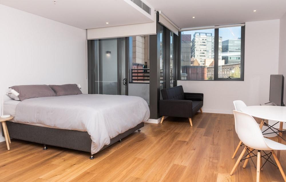 Modern Apartment in Darling Harbour 2