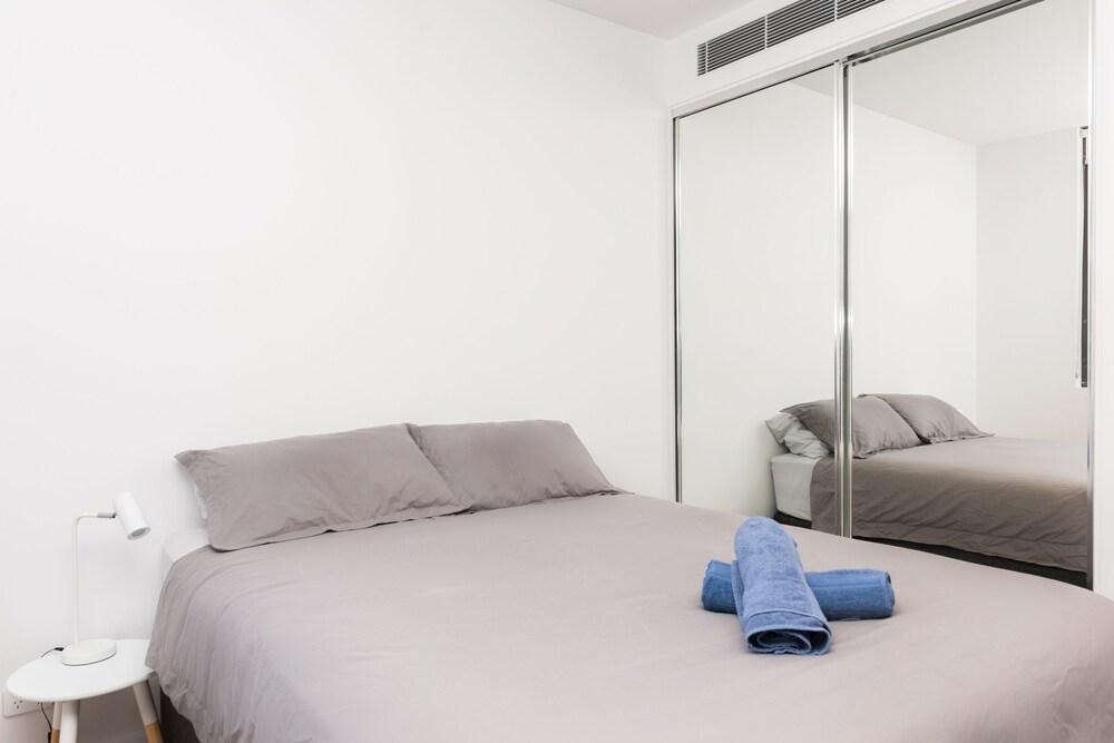 Modern Apartment in Darling Harbour 2