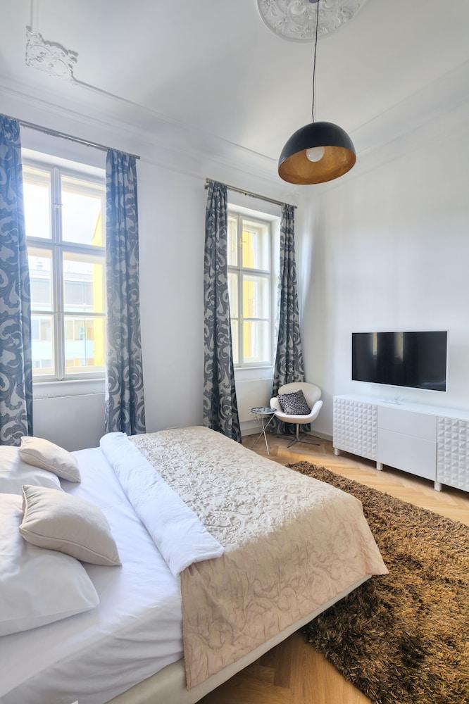 Empirent Grand Central Apartments