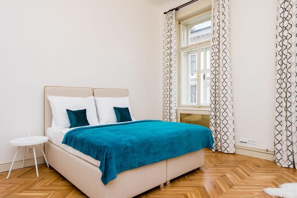 Empirent Grand Central Apartments 1