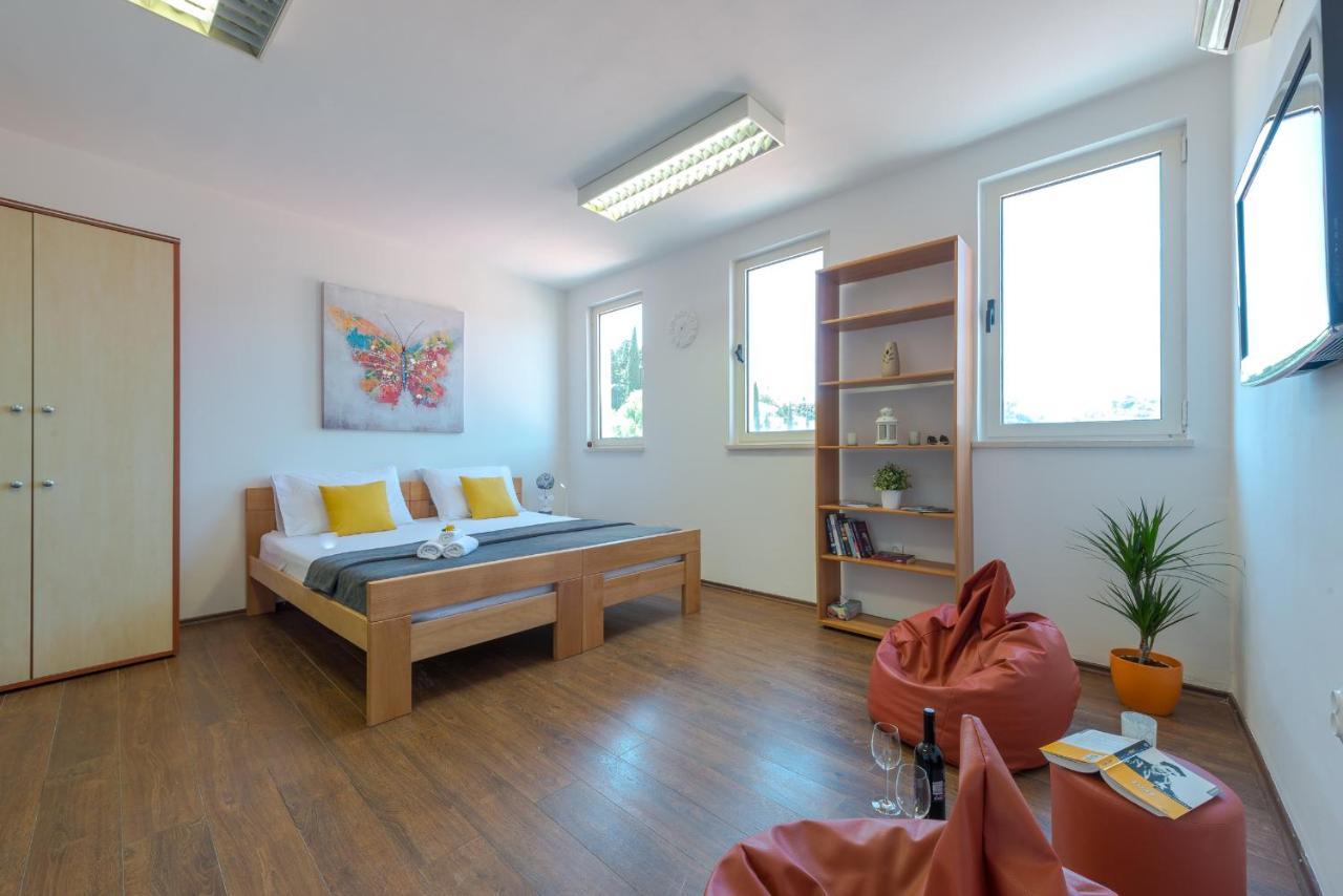 Studio Apartment Ivona 1