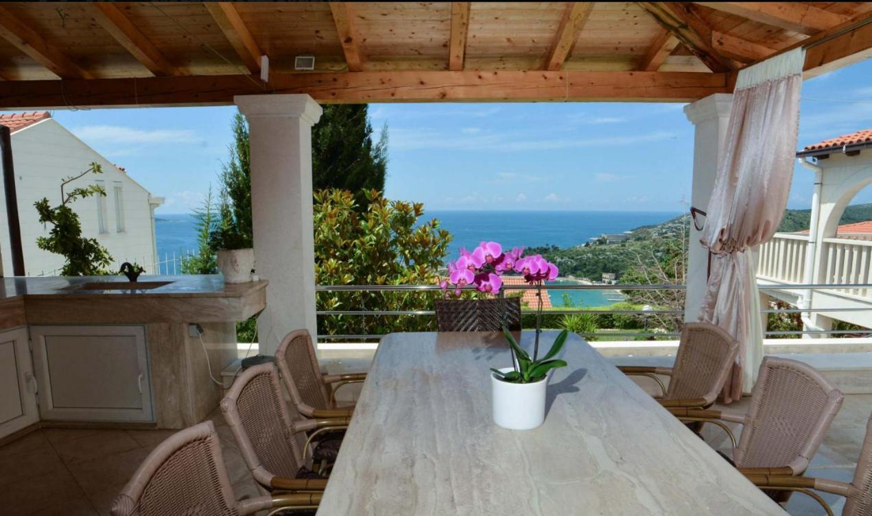 Villa Dubrovnik Platinum a Beautiful 5 Bedroom Villa Sea Views Gym Sauna Indoor Pool 2