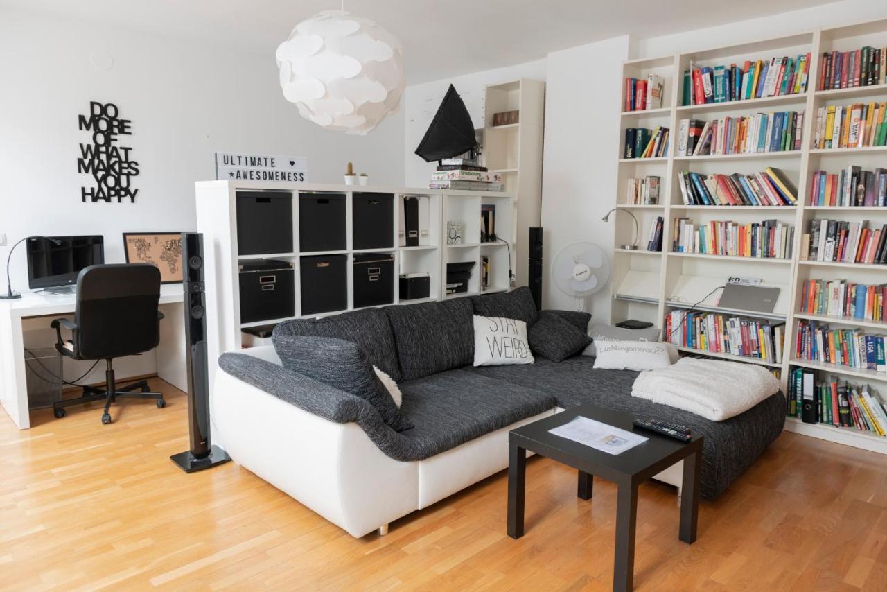 Leo'S Roof Top Apartment Near Town Hall 2