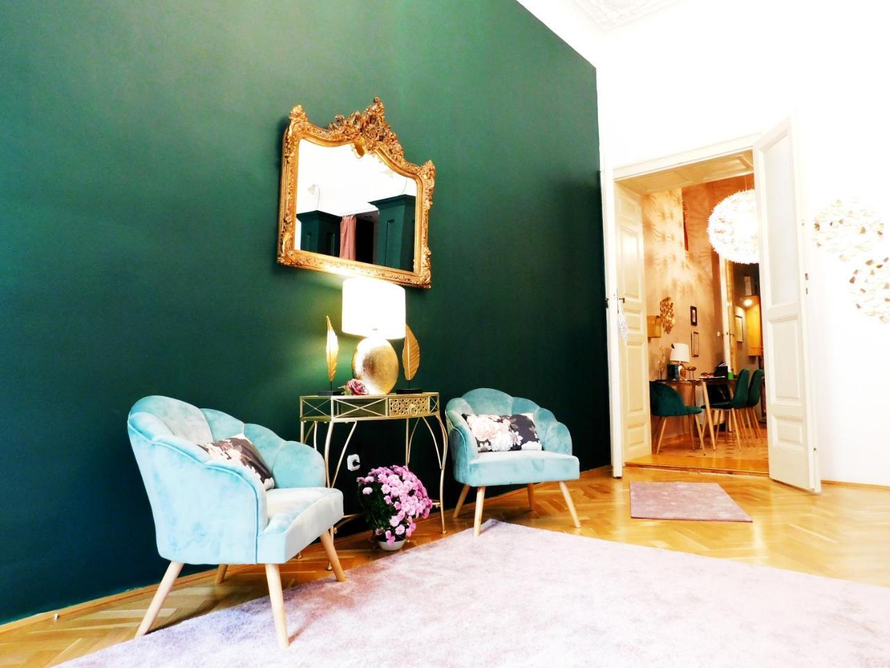 Wonder Deer Lux Apartment at the Parliament Self Check-In 1