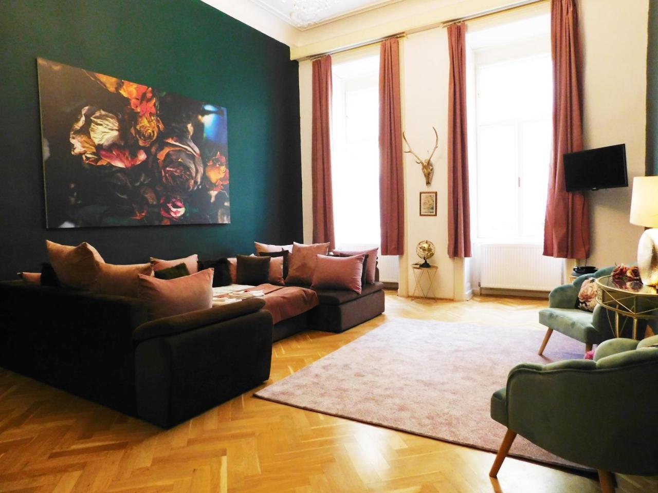 Wonder Deer Lux Apartment at the Parliament Self Check-In