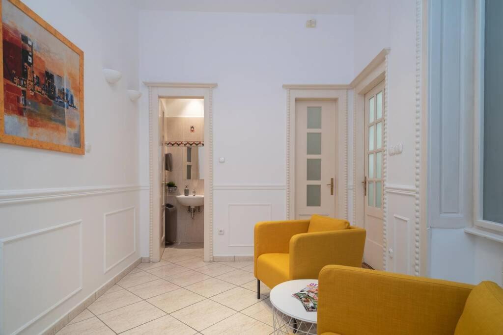 Best Located, 150 M2 5 Bedrooms Apt., 1