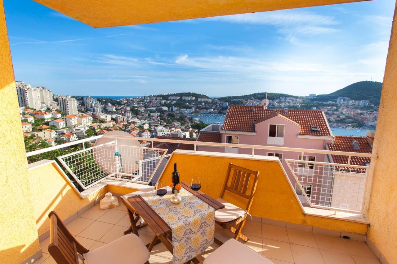 Two Bedroom Apartment with a Sea View & a Balcony