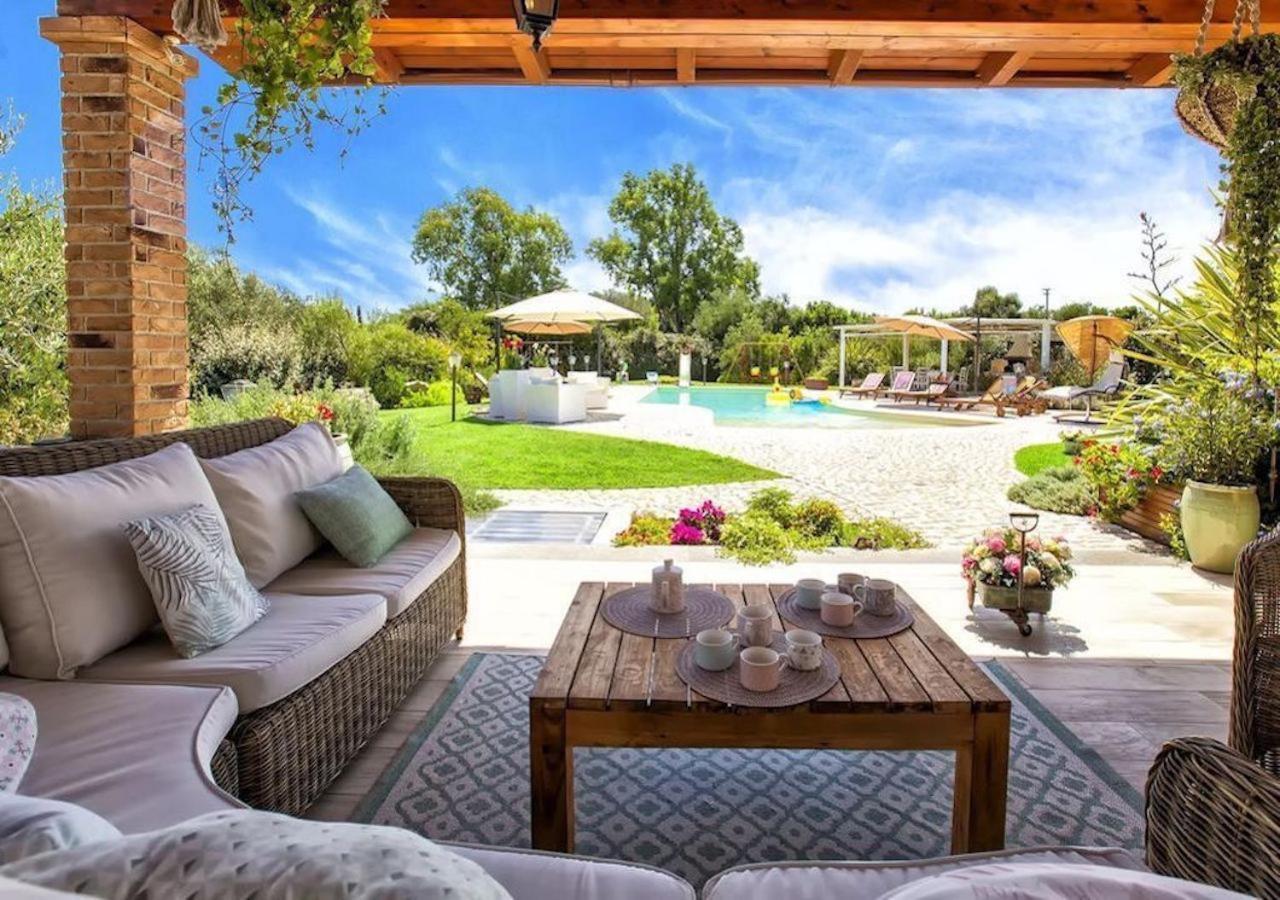 Villa Dolores , with a Spectacular Swimming Pool with Hydromassage And a Big Garden for the Children - Iun S3325