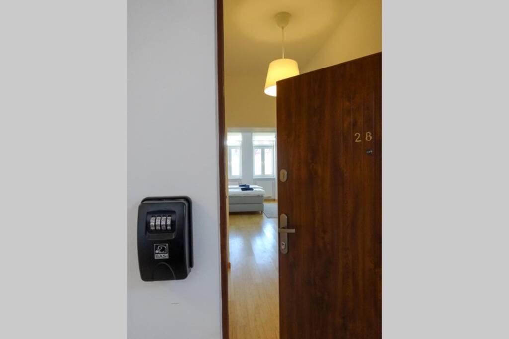 Studio-Apartment Between Schoenbrunn & the City Center (28) 2