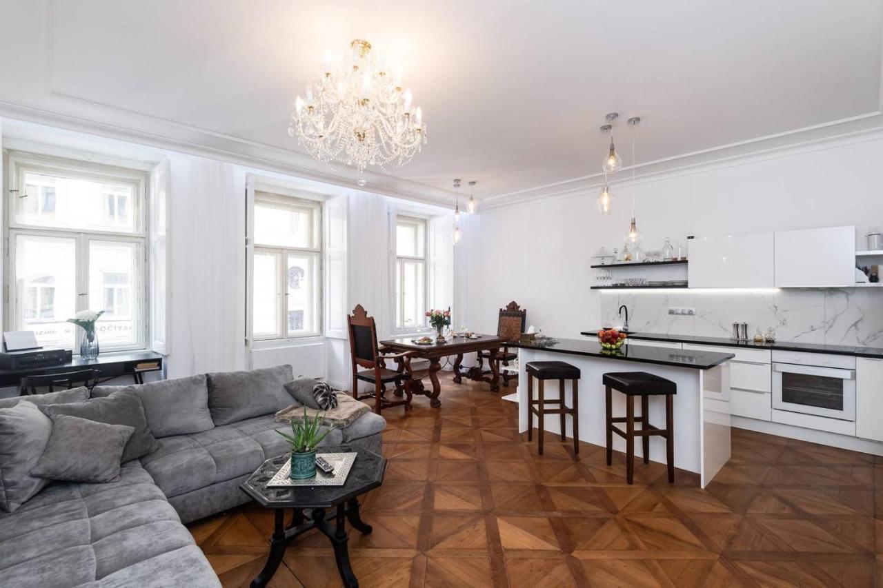 Arch III at Wenceslas