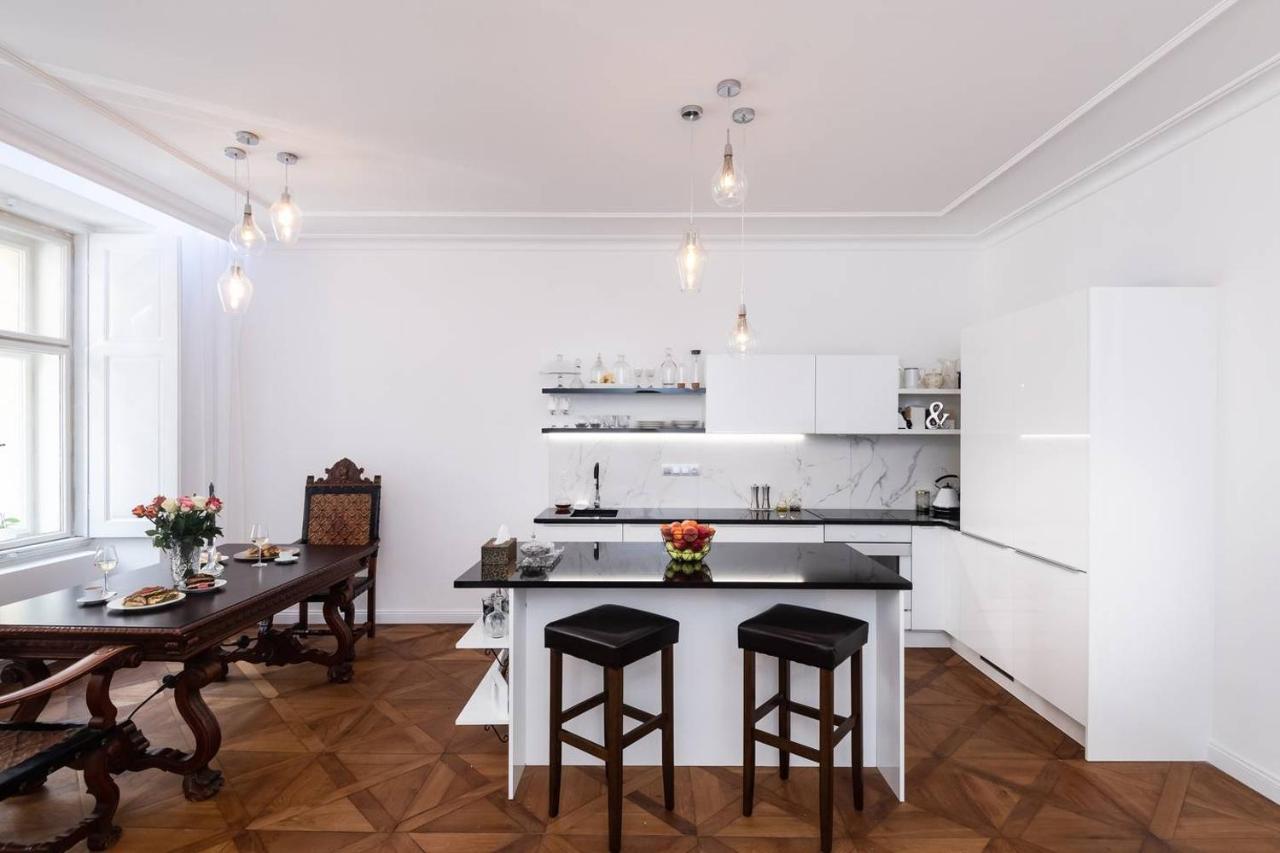 Arch III at Wenceslas 2