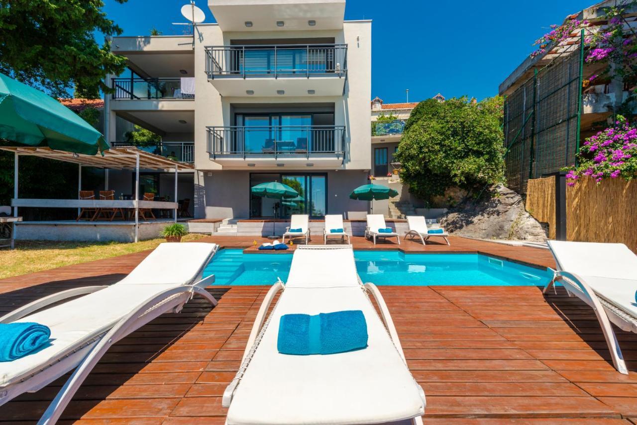 Villa Hortensia-With Private Pool And Beaches Front 1